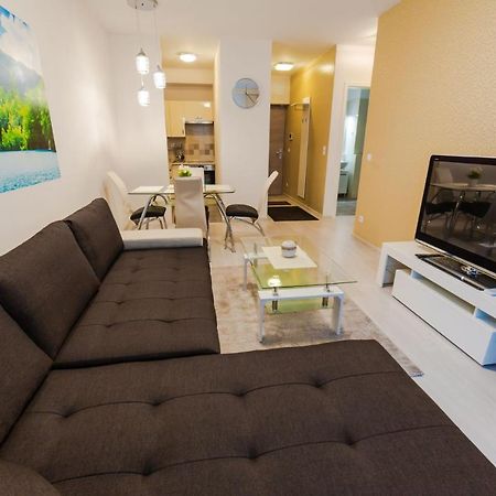 Corvin Promenade With Free Parking Apartment Budapest Exterior photo