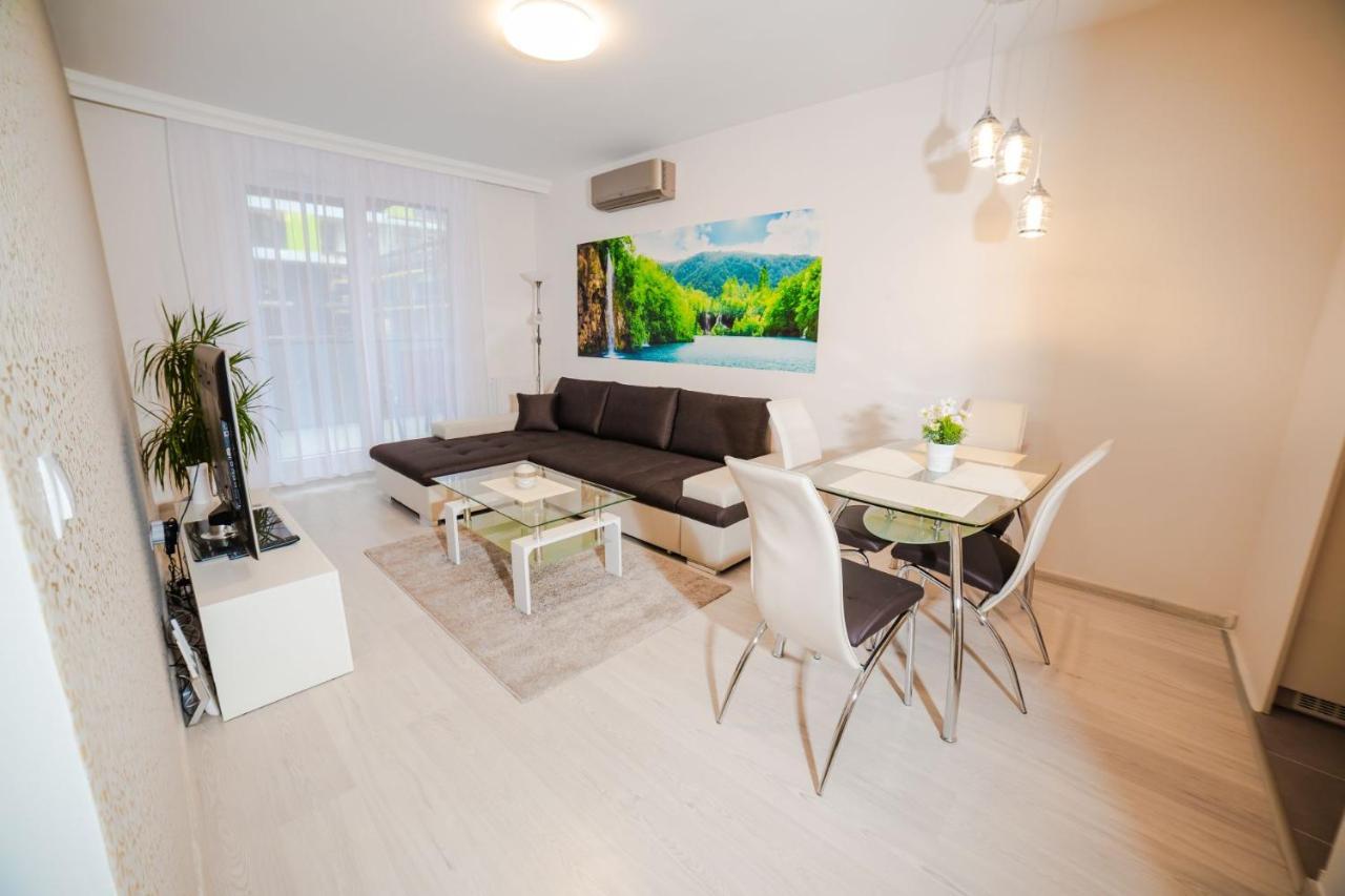 Corvin Promenade With Free Parking Apartment Budapest Exterior photo