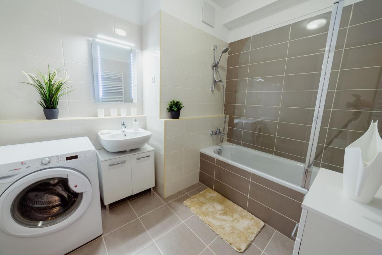 Corvin Promenade With Free Parking Apartment Budapest Exterior photo